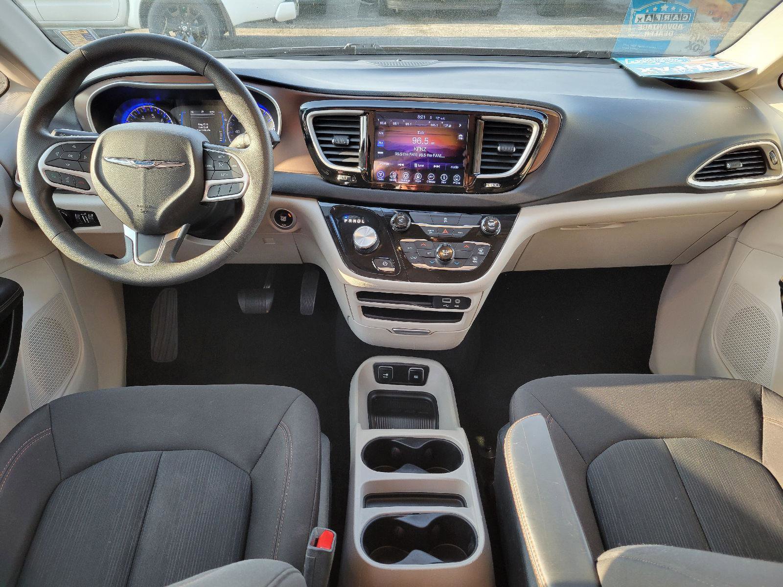 Used 2017 Chrysler Pacifica Touring w/ Tire & Wheel Group image 4