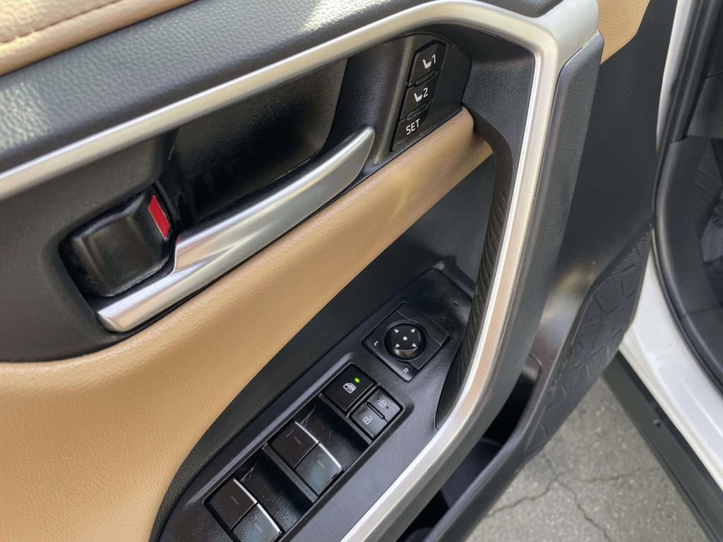 Used 2024 Toyota RAV4 Limited image 27