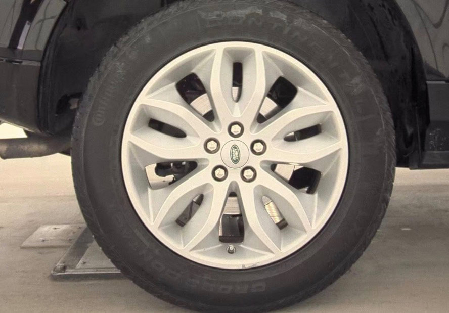 Used 2013 Land Rover LR2 image 11