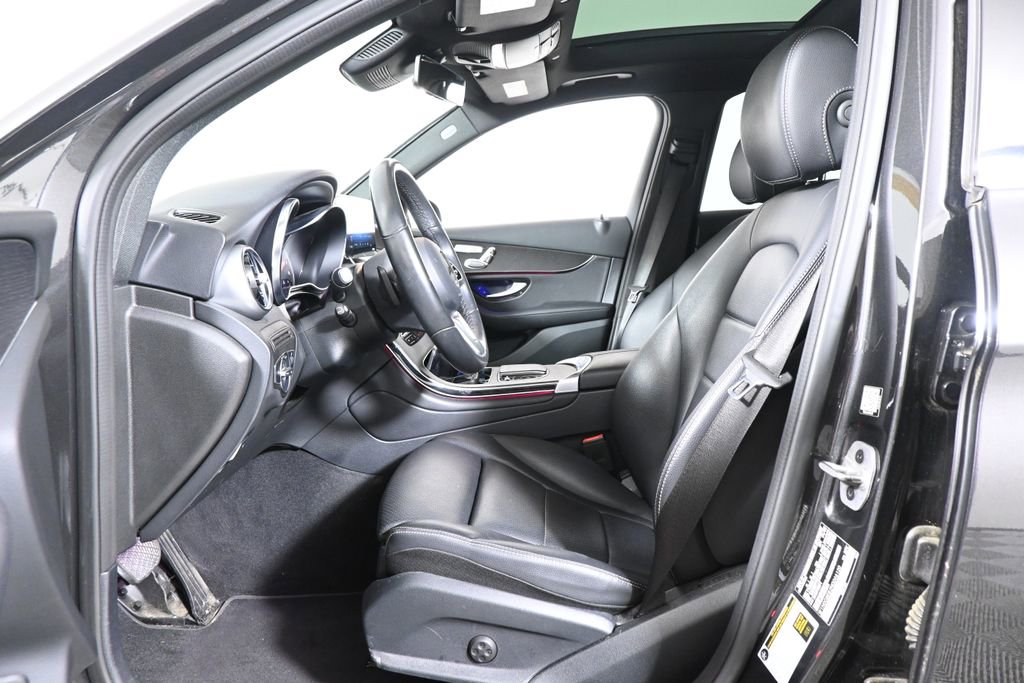 Used 2022 Mercedes-Benz GLC 300 4MATIC image 3