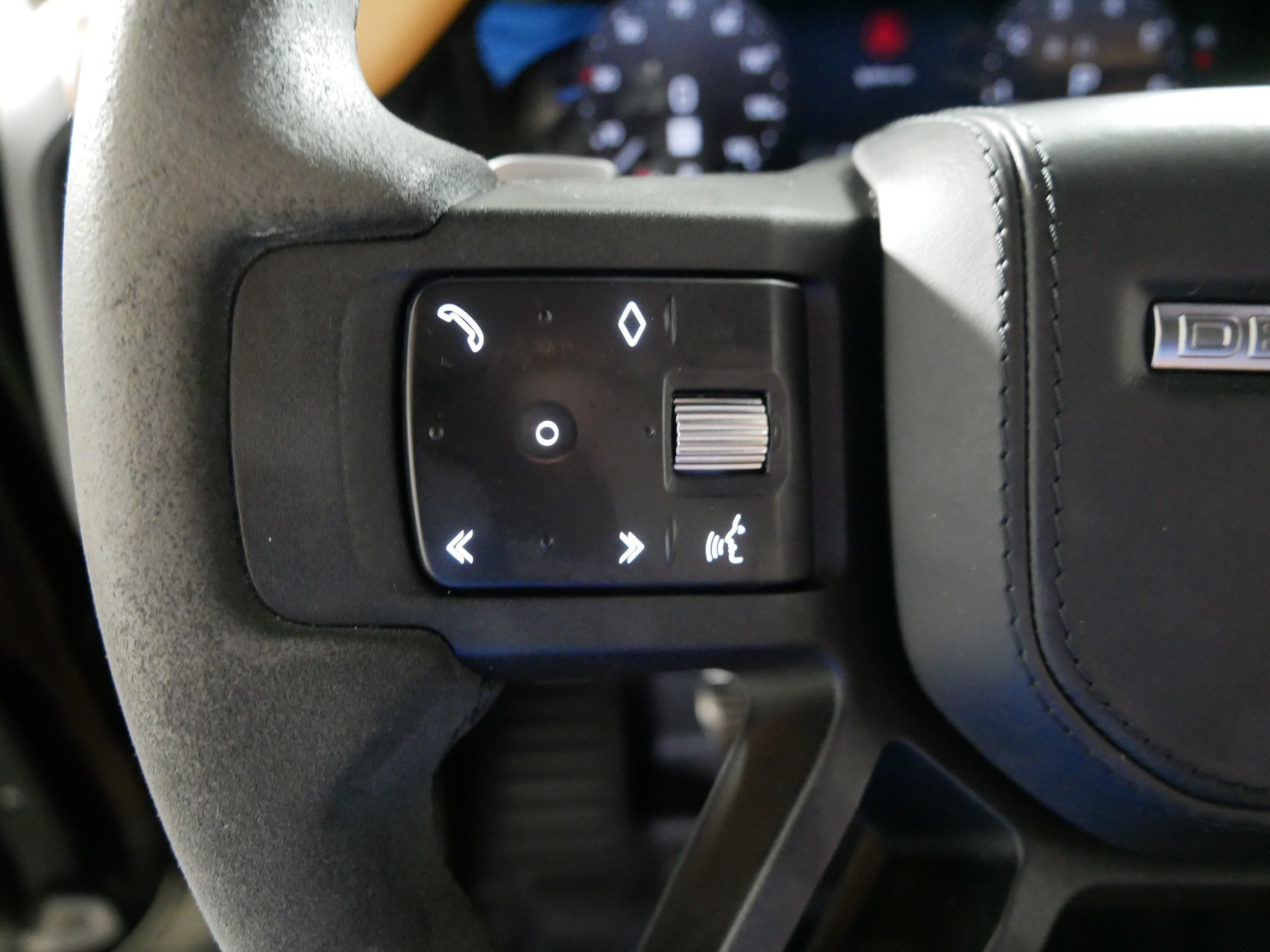 Used 2023 Land Rover Defender 110 V8 AWD/4WD image 27