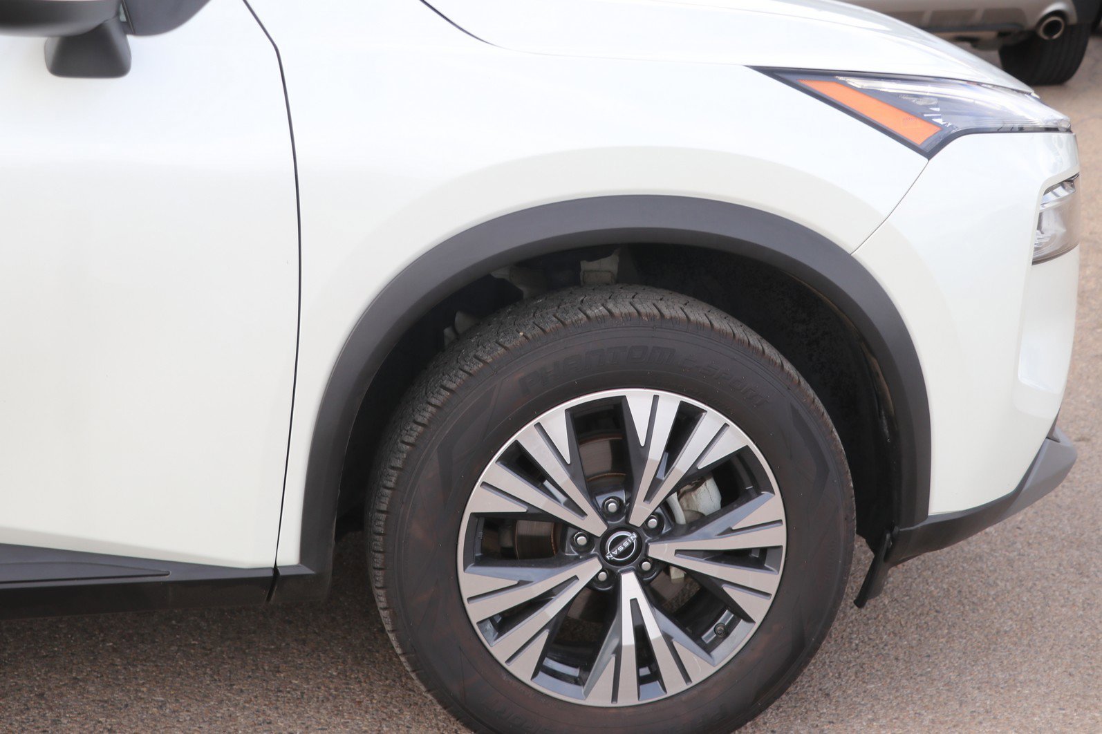 Used 2023 Nissan Rogue SV image 9