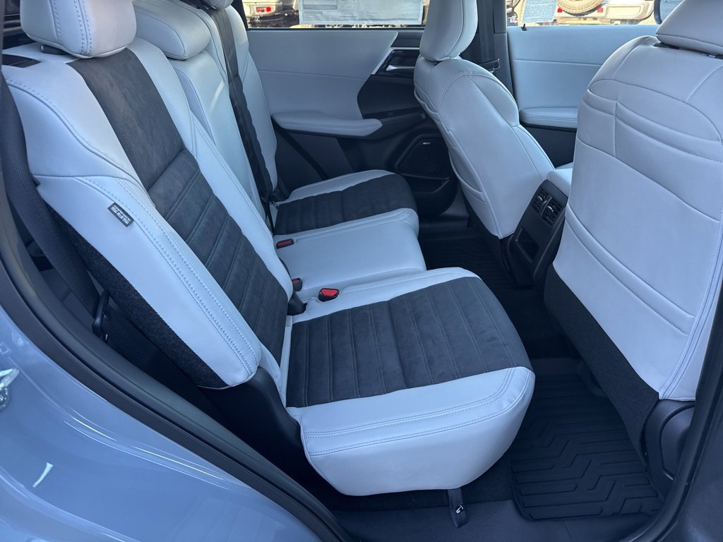 New 2025 Mitsubishi Outlander SE image 25