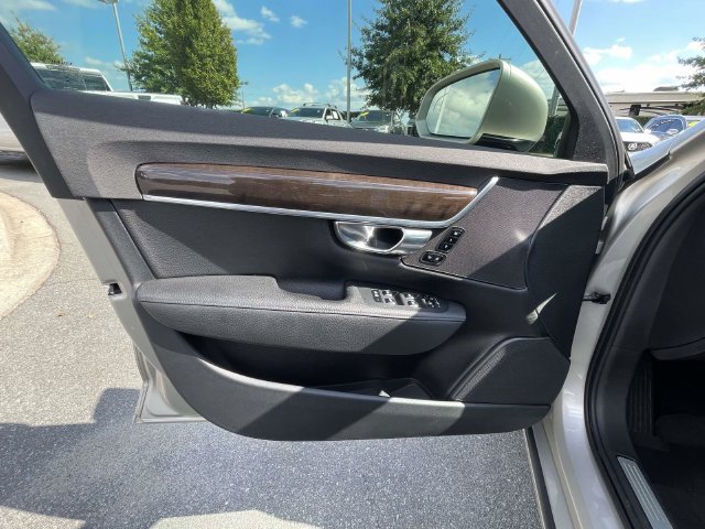 Used 2018 Volvo S90 T5 Momentum w/ Protection Package FWD image 18