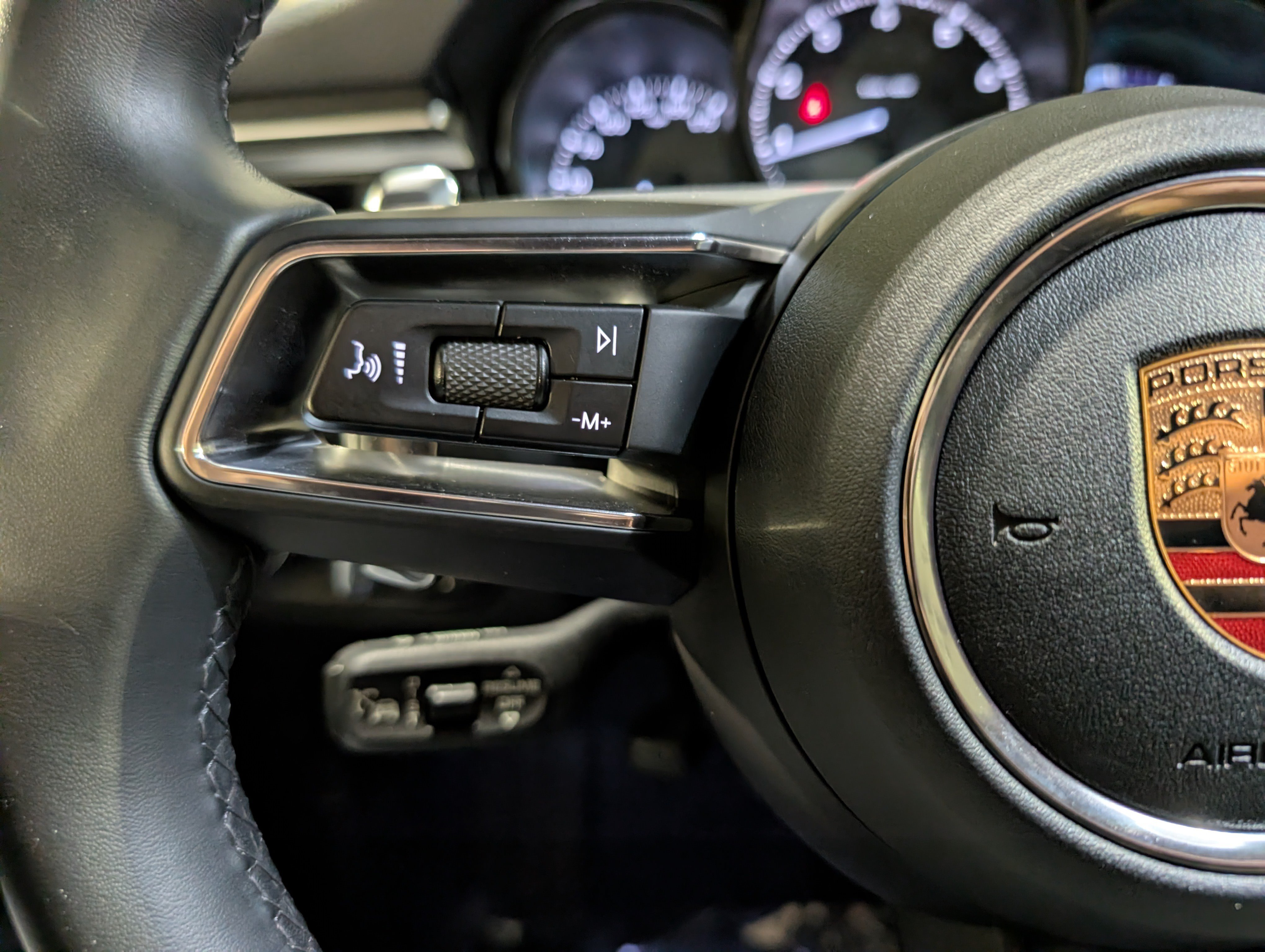Certified 2023 Porsche Macan Turbo AWD/4WD image 28