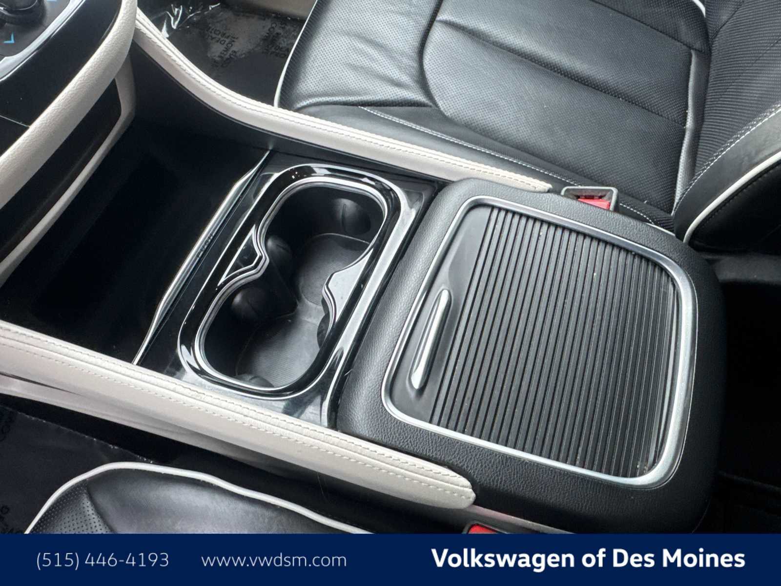 Used 2024 Chrysler Pacifica Limited image 17