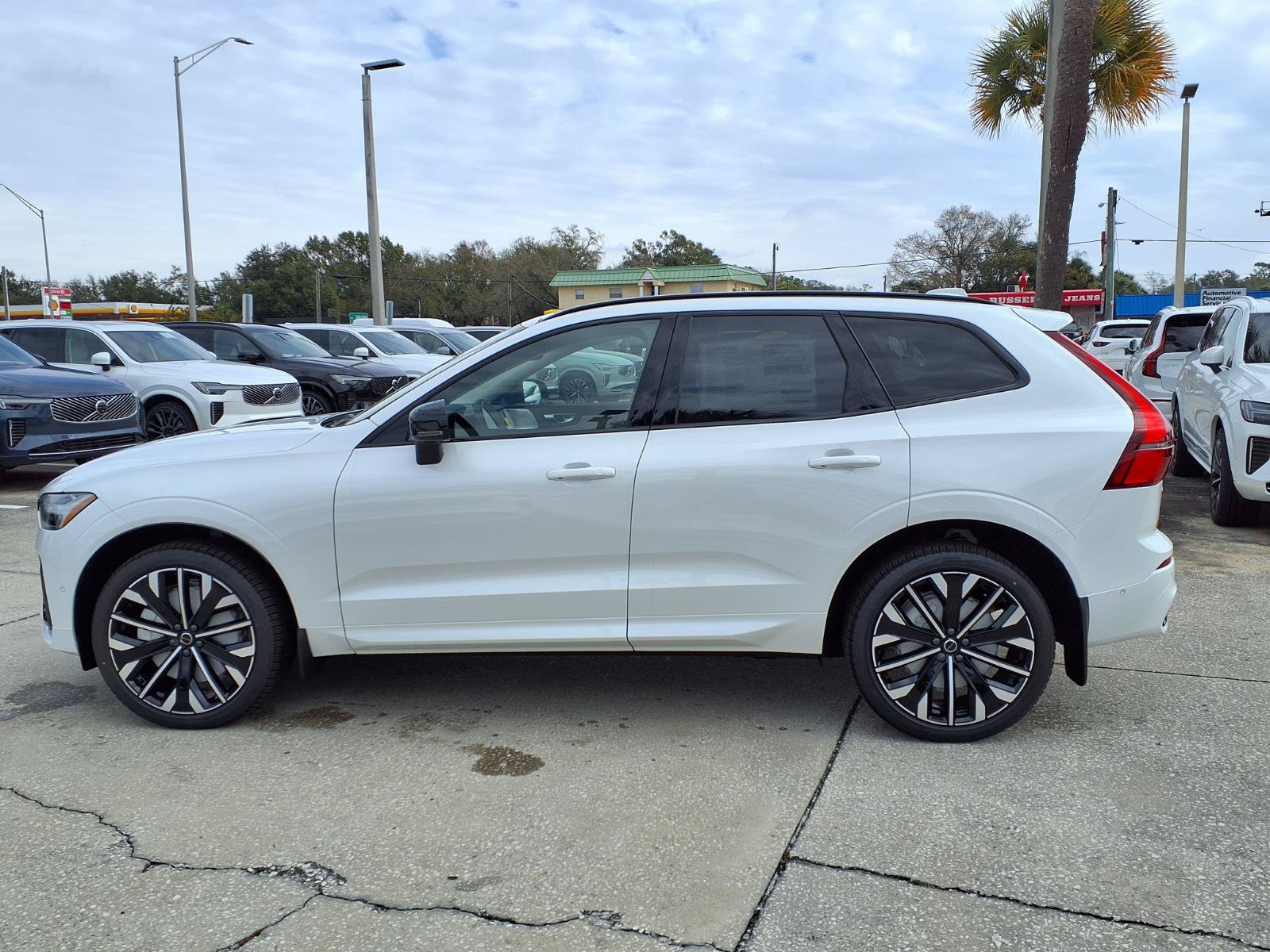 New 2026 Volvo XC60 B5 Ultra w/ Protection Package Premier AWD/4WD image 4