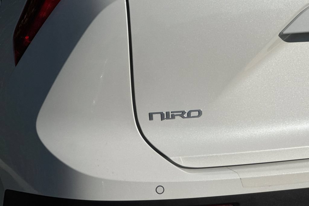 Used 2025 Kia Niro EX FWD image 28