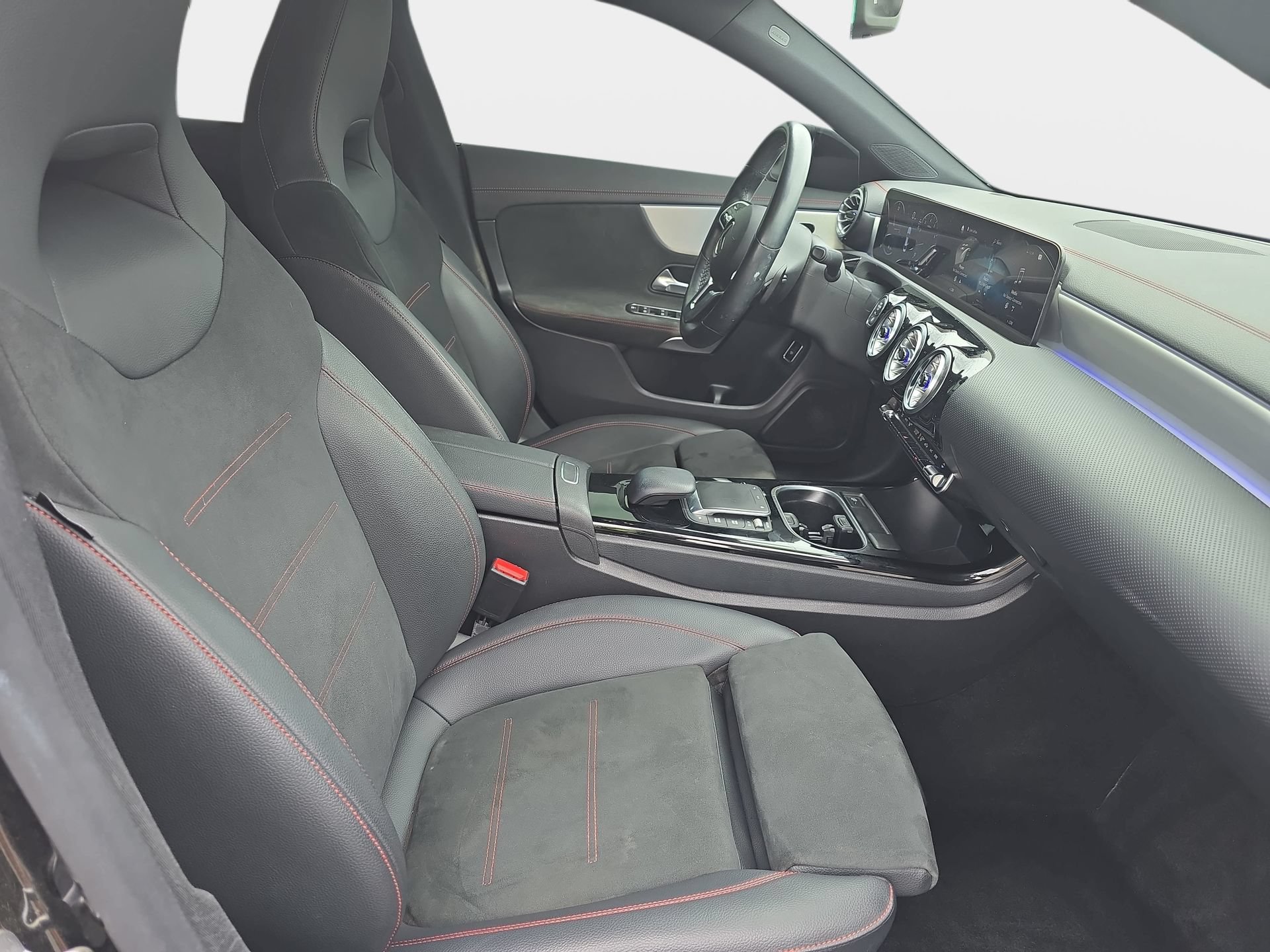 Used 2023 Mercedes-Benz CLA 250 4MATIC image 10