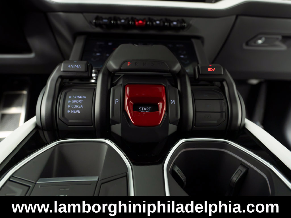 Used 2025 Lamborghini Urus SE AWD/4WD image 24