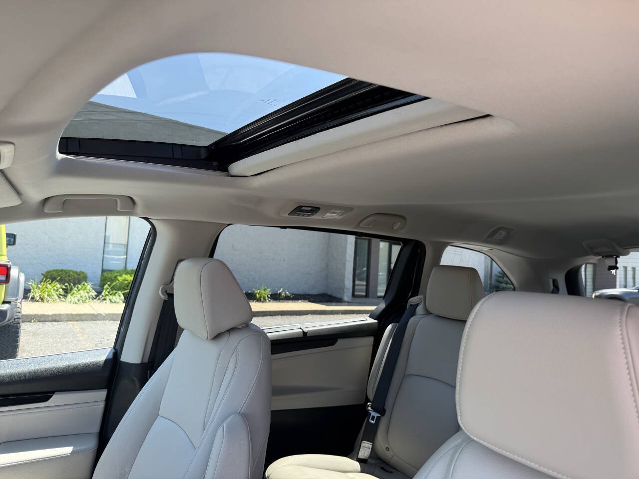 Used 2025 Honda Odyssey EX-L image 17