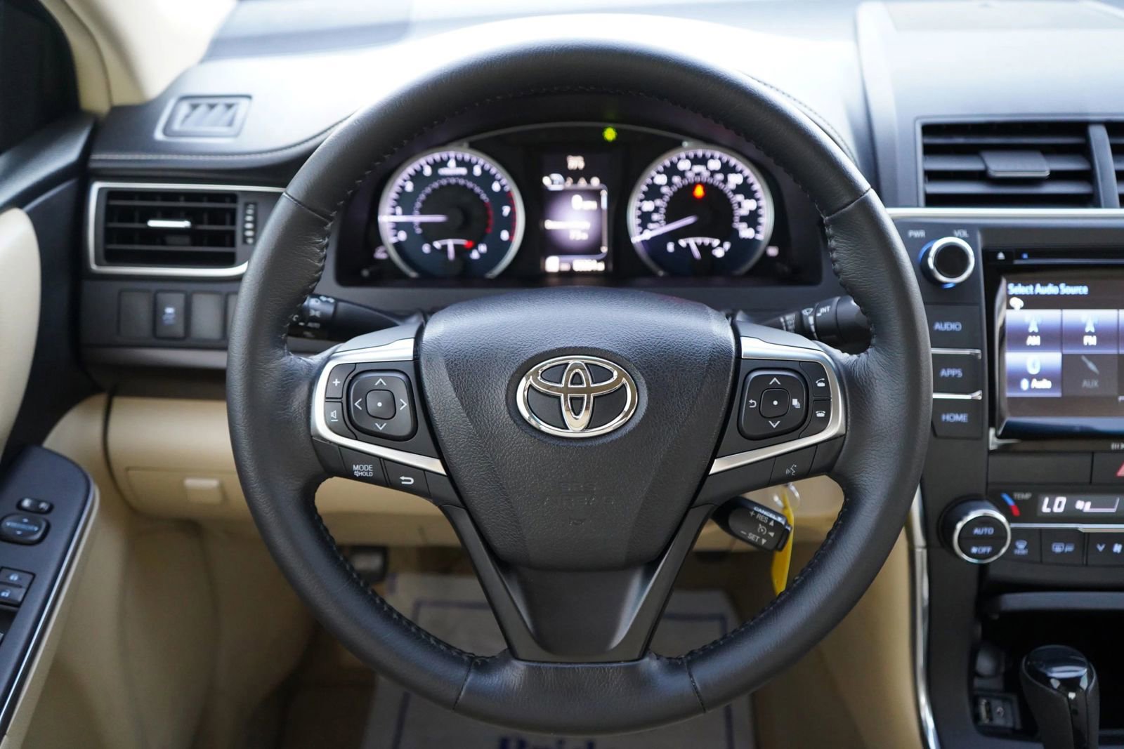 Used 2016 Toyota Camry XLE image 17