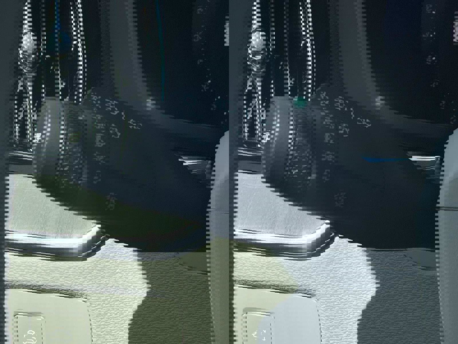 Used 2023 Volvo XC60 B5 Plus w/ Climate Package AWD/4WD image 25