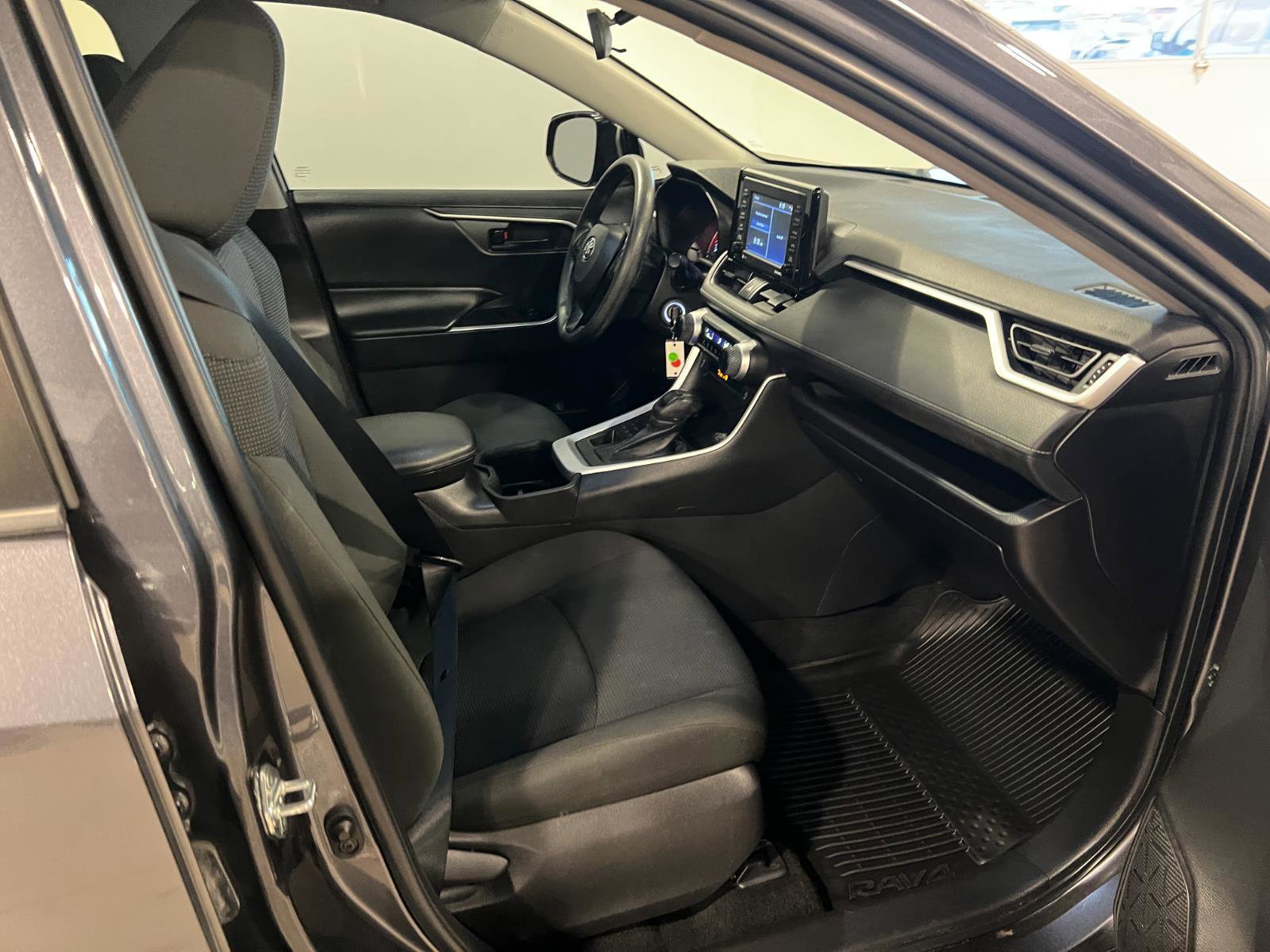 Used 2022 Toyota RAV4 LE AWD/4WD image 35