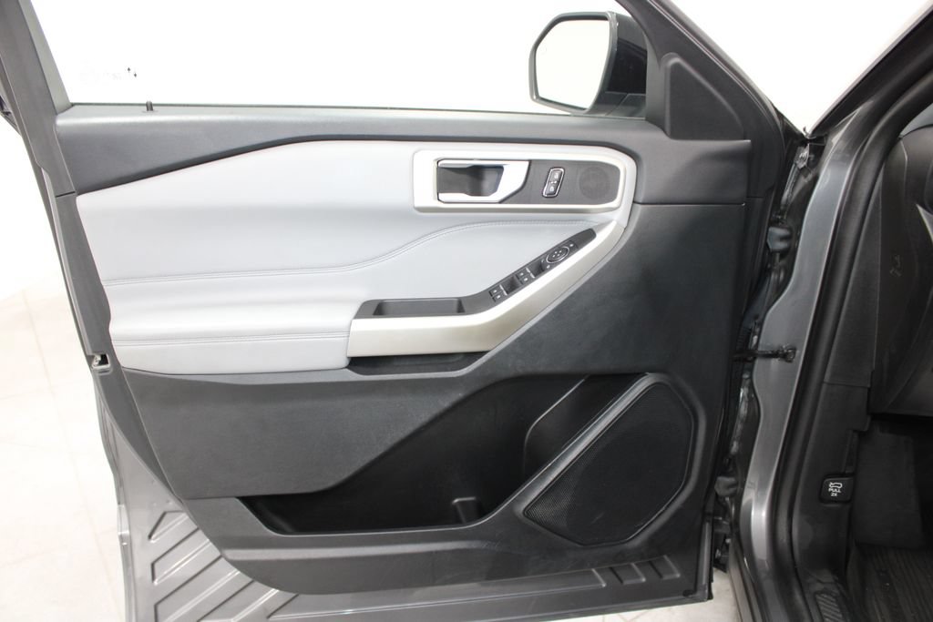 Used 2023 Ford Explorer XLT w/ Equipment Group 202A AWD/4WD image 16