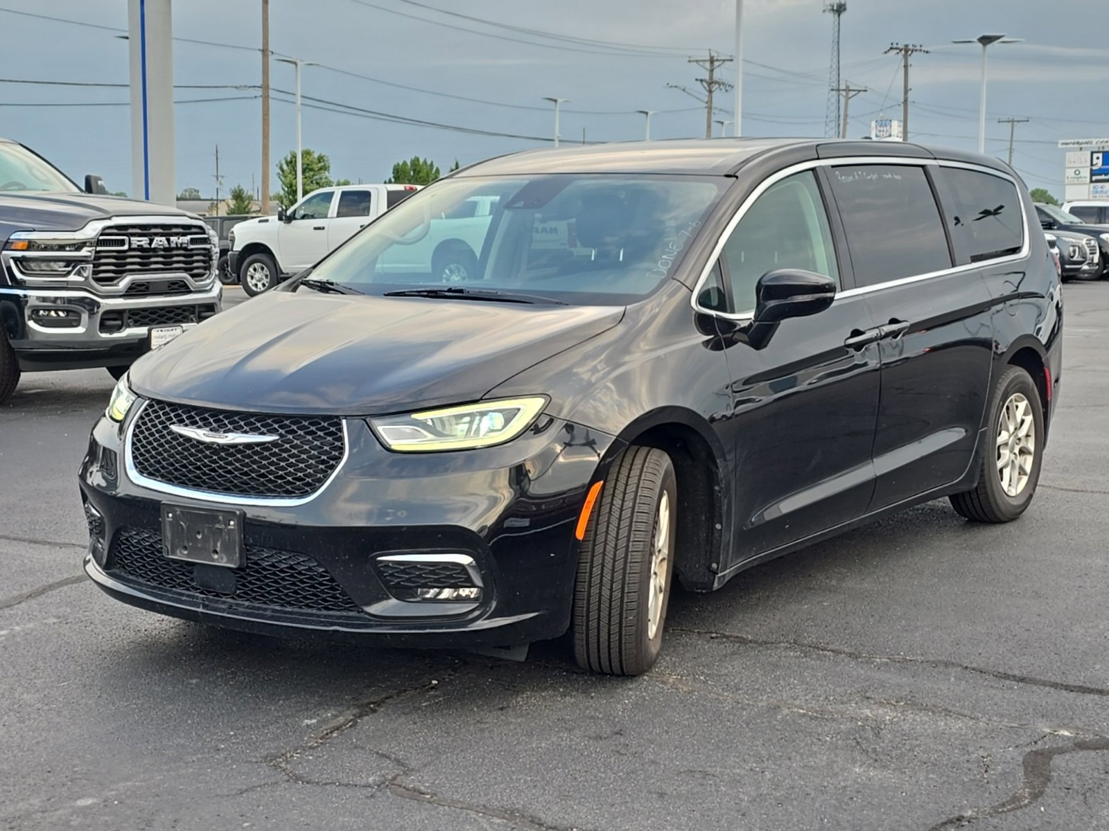 Used 2024 Chrysler Pacifica Touring-L FWD image 54