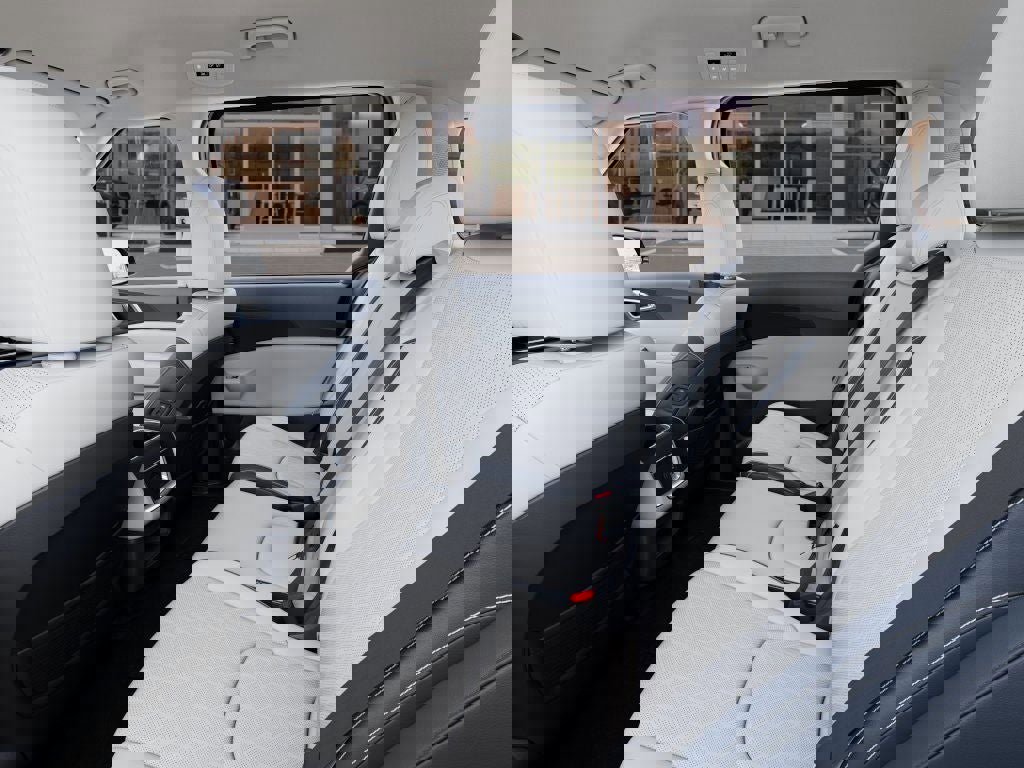 New 2025 Kia Carnival EX image 18