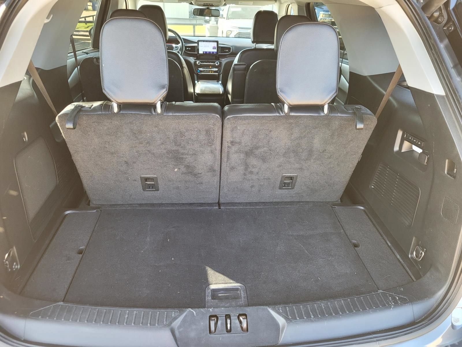 Used 2022 Ford Explorer Limited w/ Equipment Group 301A AWD/4WD image 16