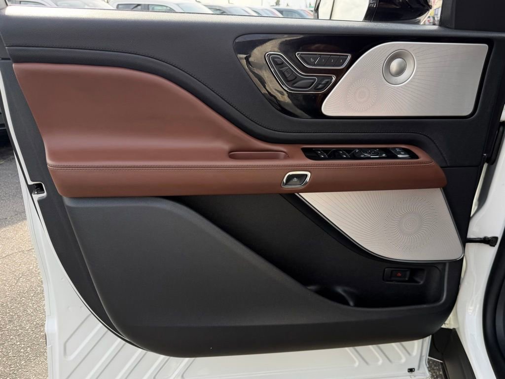 Used 2025 Lincoln Aviator Reserve w/ Equipment Group 201A image 15
