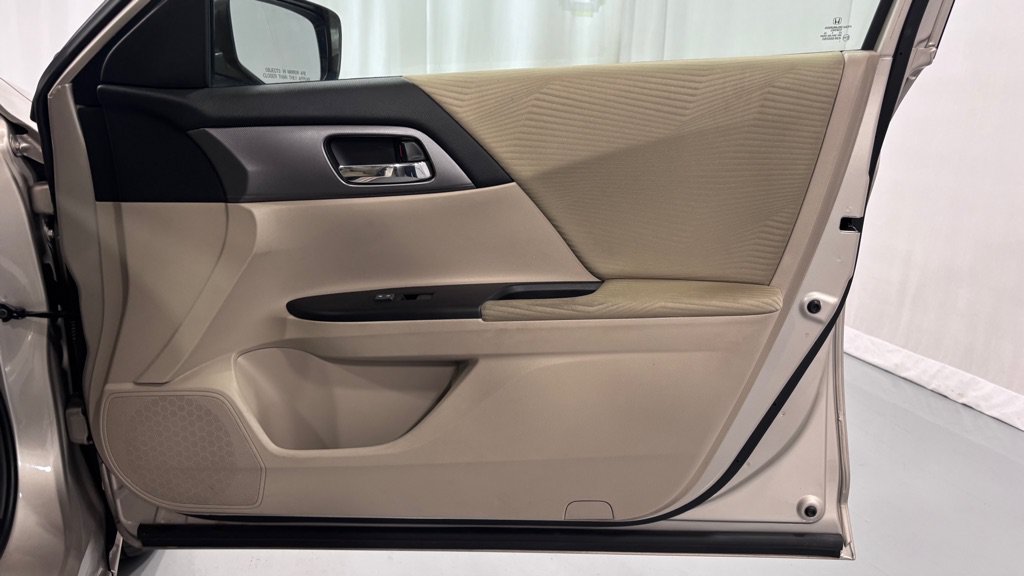 Used 2015 Honda Accord LX image 26