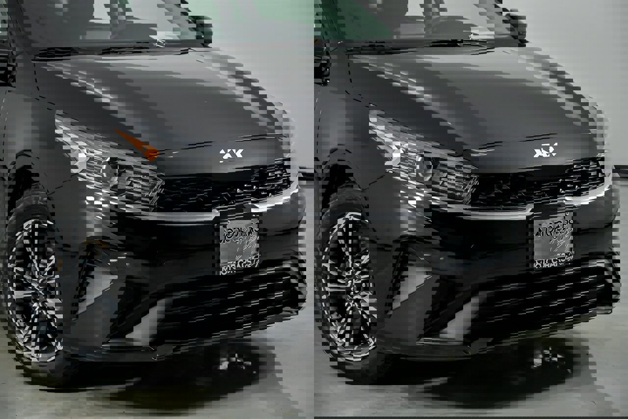 Used 2024 Kia Forte LXS image 3