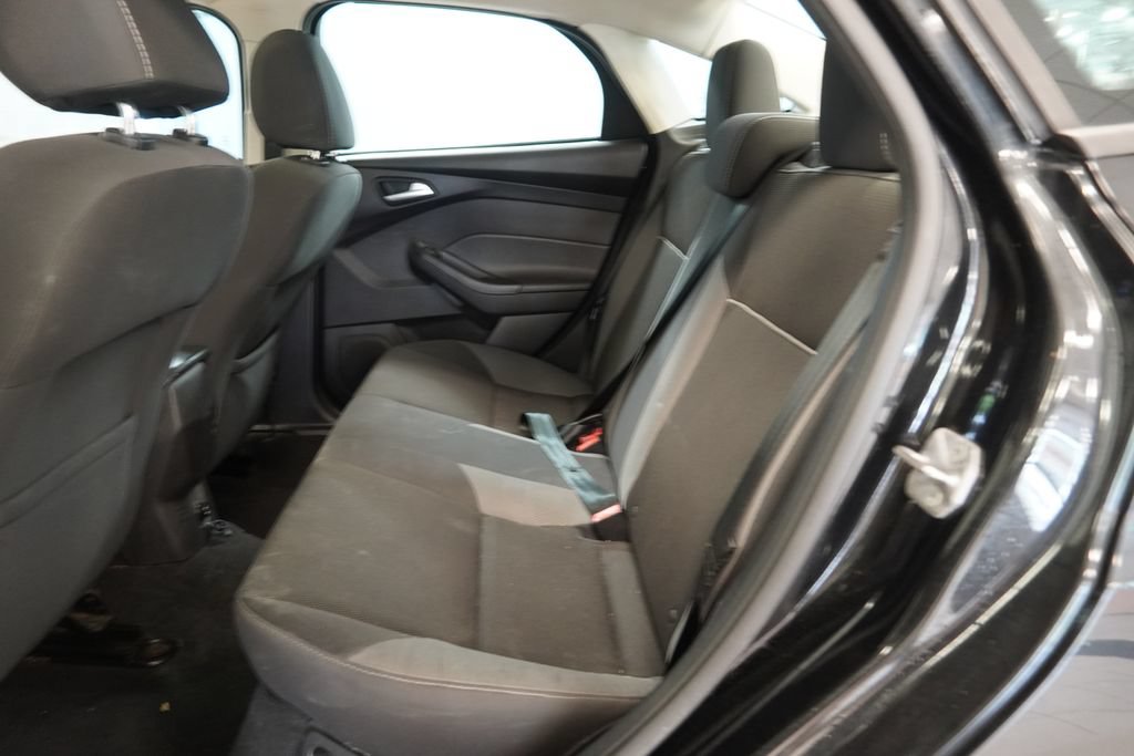 Used 2014 Ford Focus SE w/ SE Winter Package FWD image 27