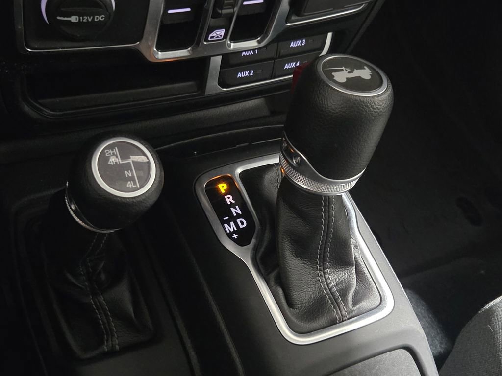 Used 2024 Jeep Wrangler Sahara image 9