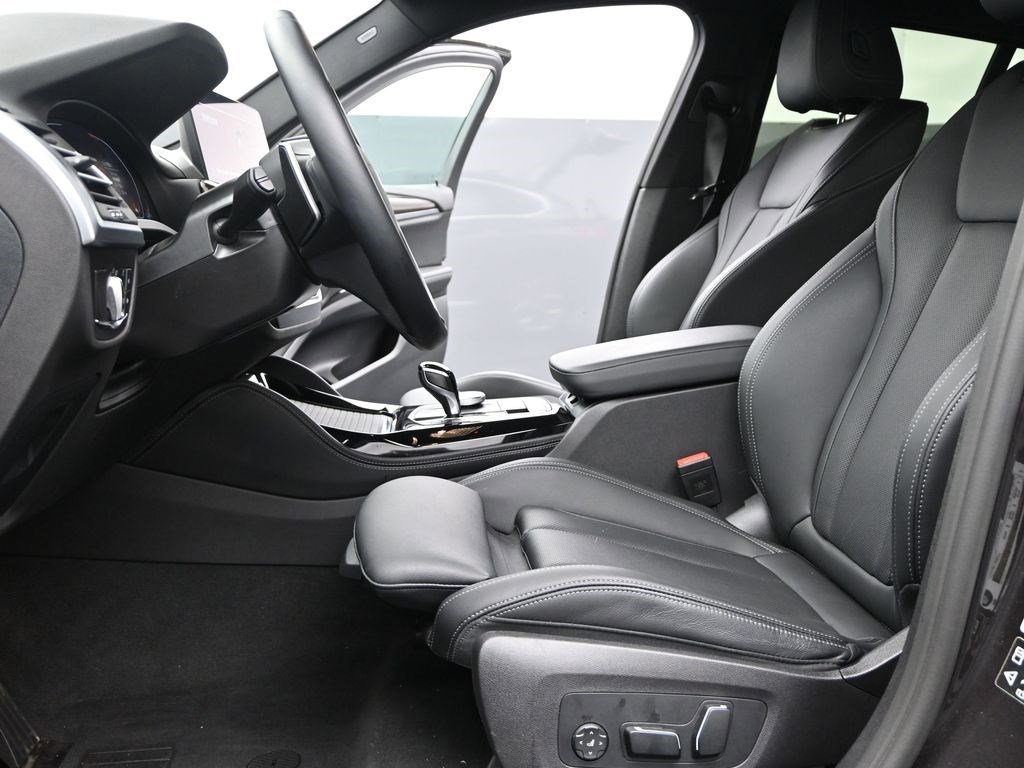 Used 2025 BMW X4 xDrive30i image 14
