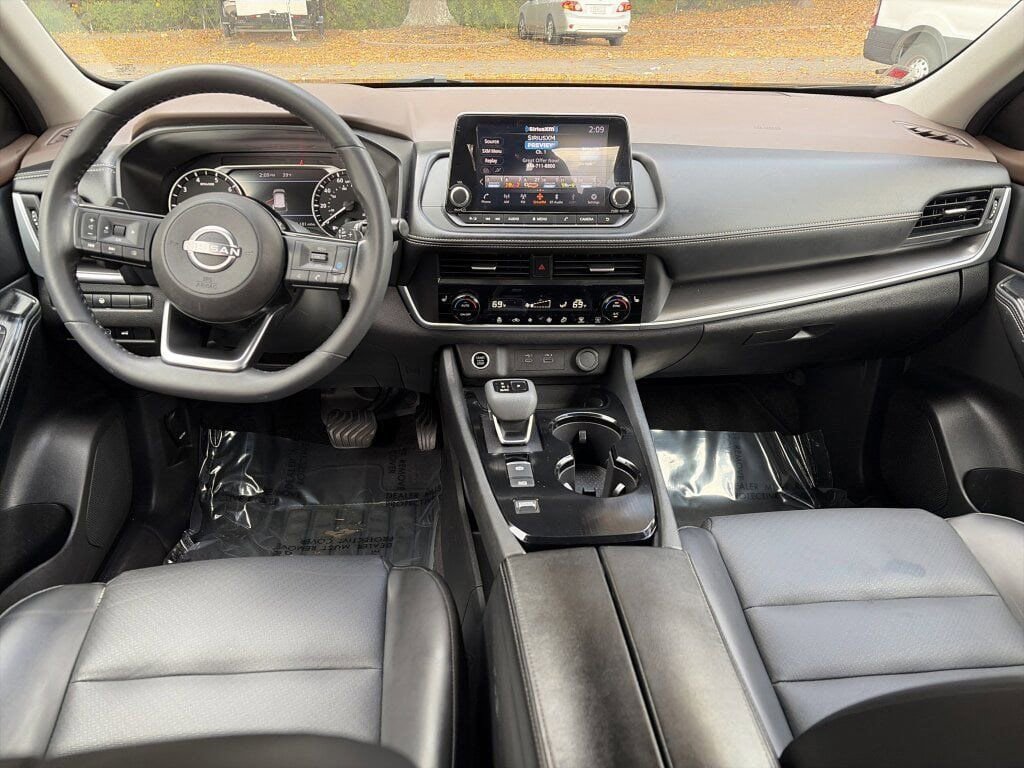 Used 2023 Nissan Rogue SV w/ SV Premium B Package image 13