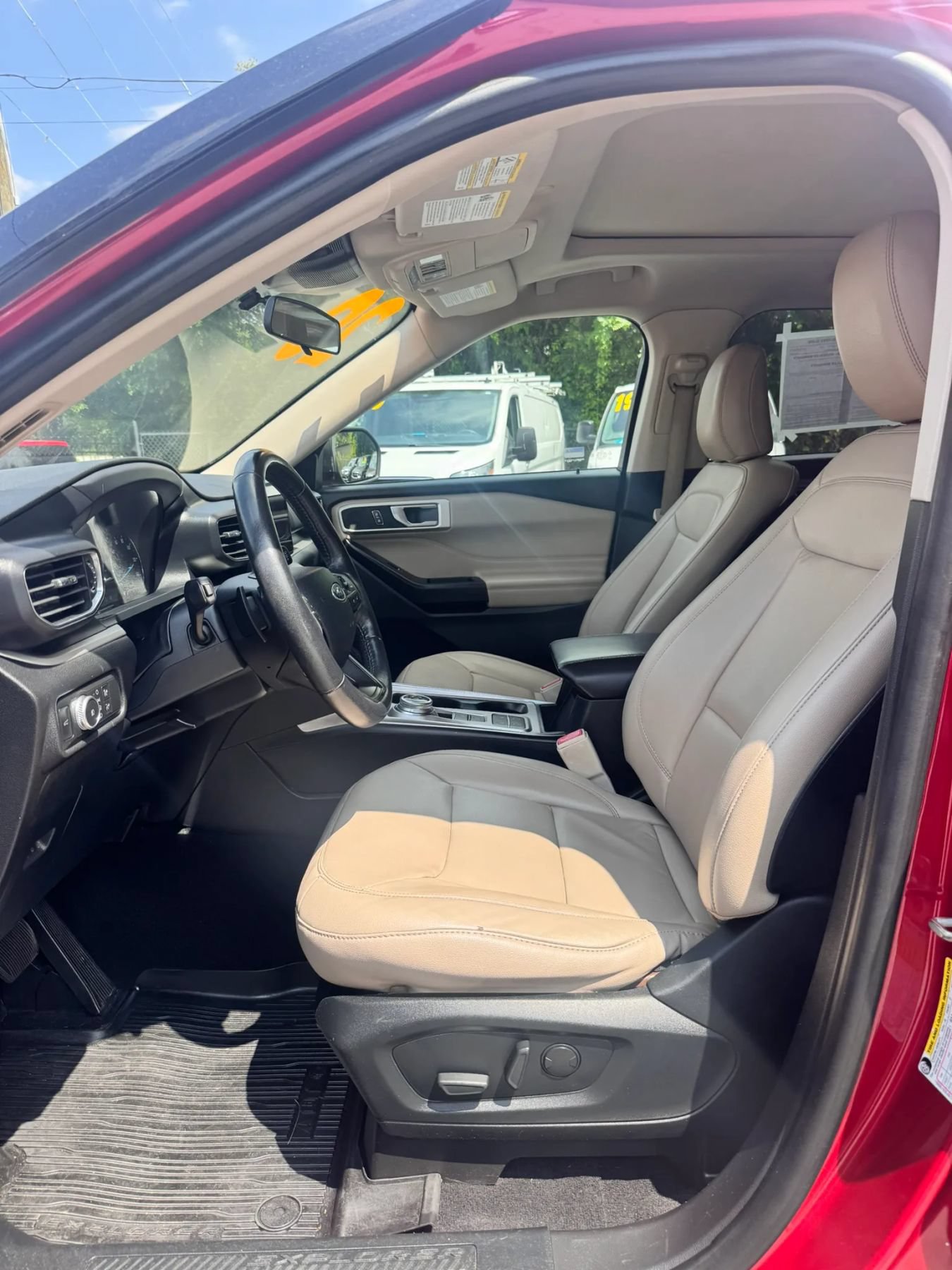 Used 2020 Ford Explorer XLT w/ Equipment Group 202A RWD image 12