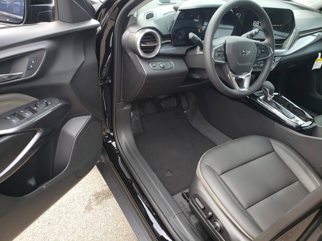 New 2026 Chevrolet Trax ACTIV w/ Sunroof Package FWD image 13