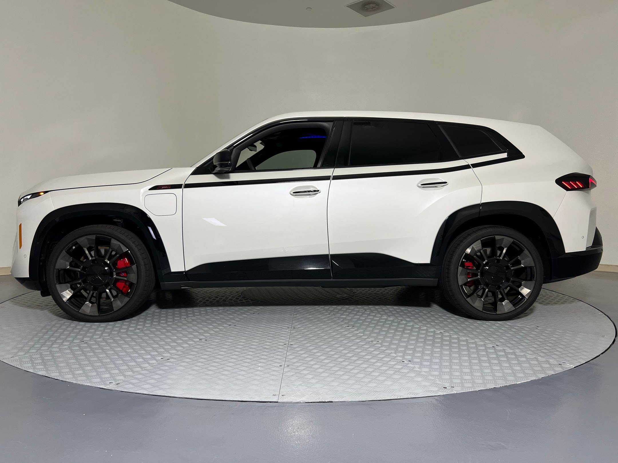 New 2026 BMW XM Label Red image 2