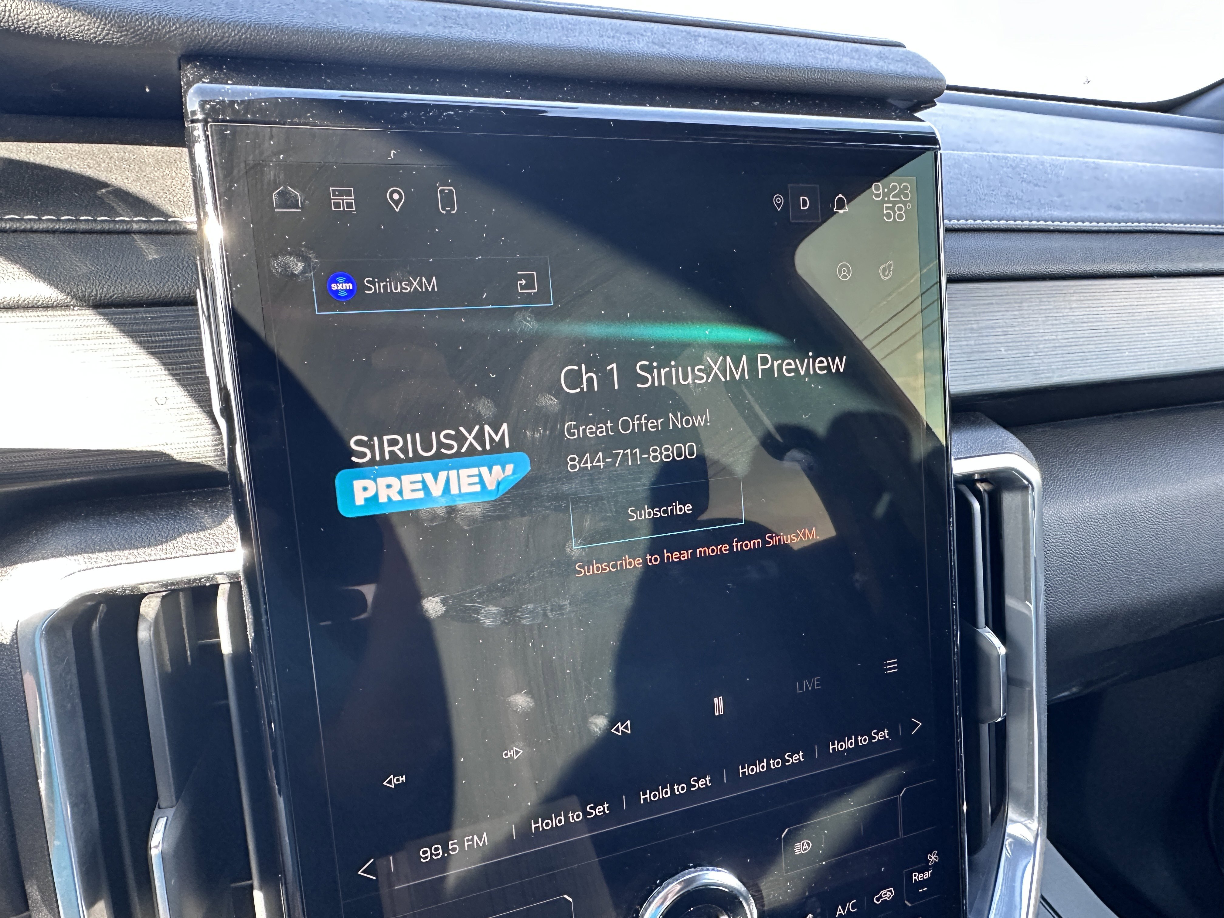 Used 2025 GMC Acadia Elevation image 17