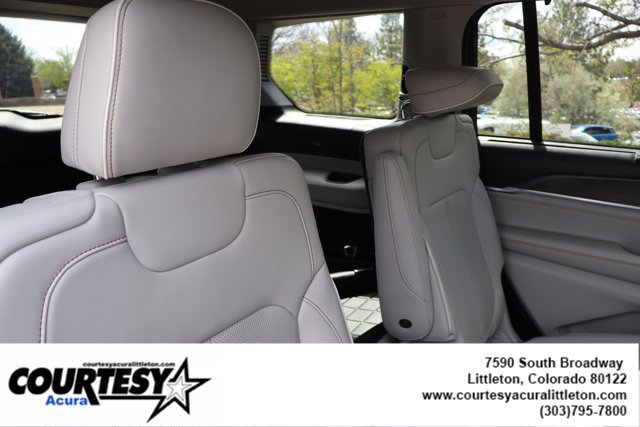 Used 2022 Jeep Grand Cherokee L Overland w/ Luxury Tech Group IV AWD/4WD image 32