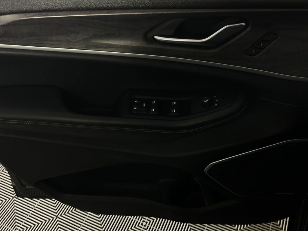 Used 2022 Jeep Grand Cherokee Limited 4xe image 21