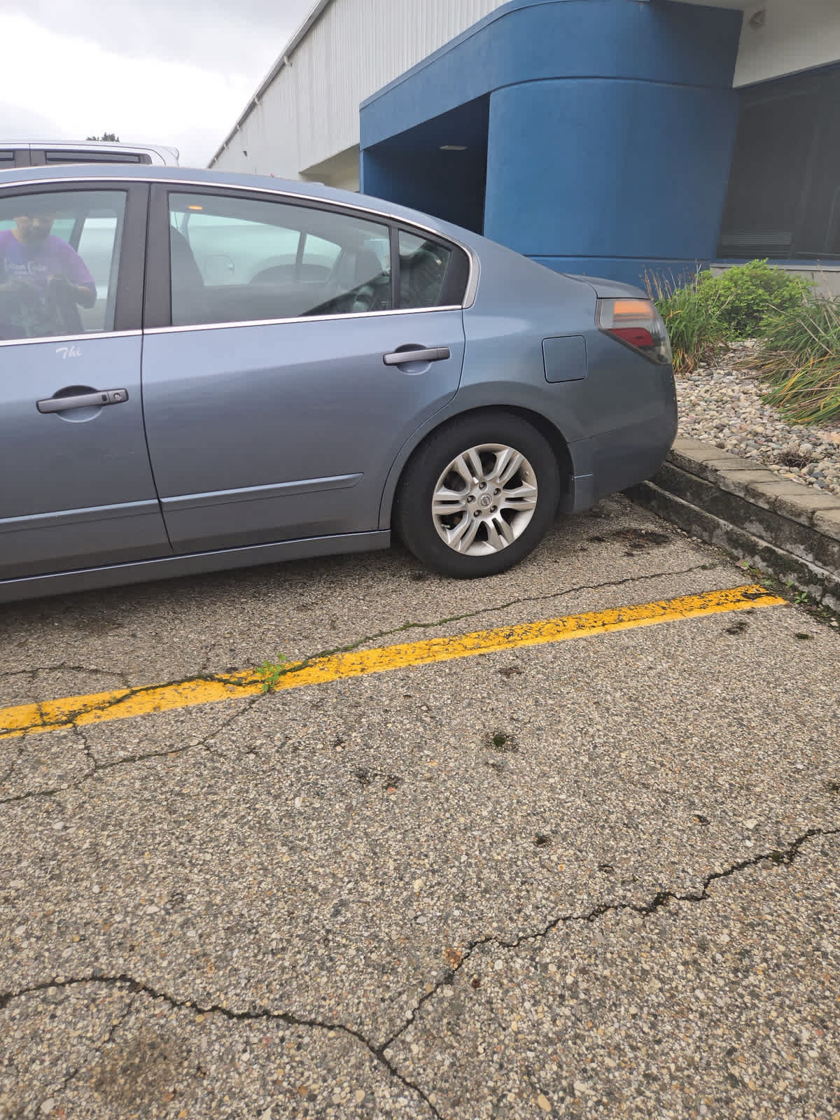 Used 2011 Nissan Altima 2.5 SL w/ 2.5SL Pkg FWD image 7