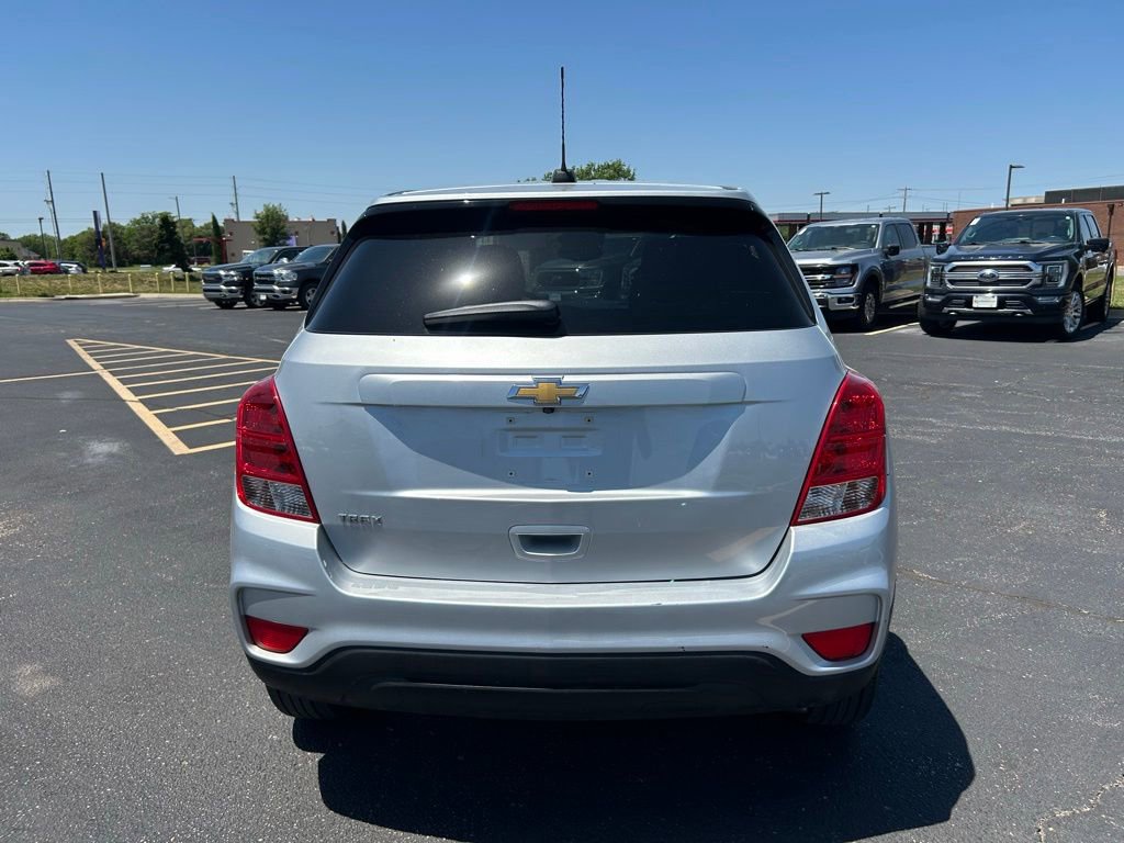 Used 2021 Chevrolet Trax LS w/ Tint and Cruise Package FWD image 4