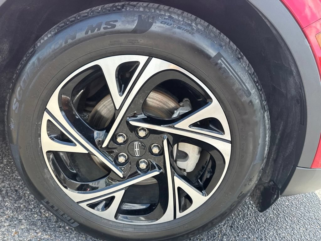 Certified 2024 Lincoln Nautilus Premier AWD/4WD image 8