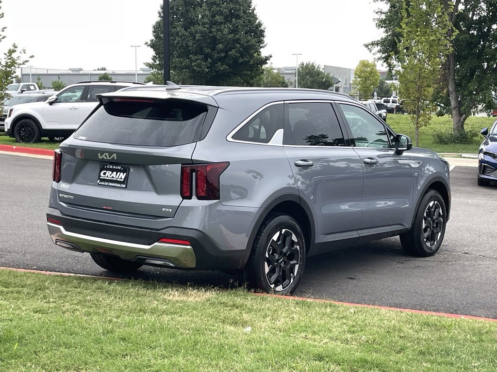 New 2025 Kia Sorento S image 8