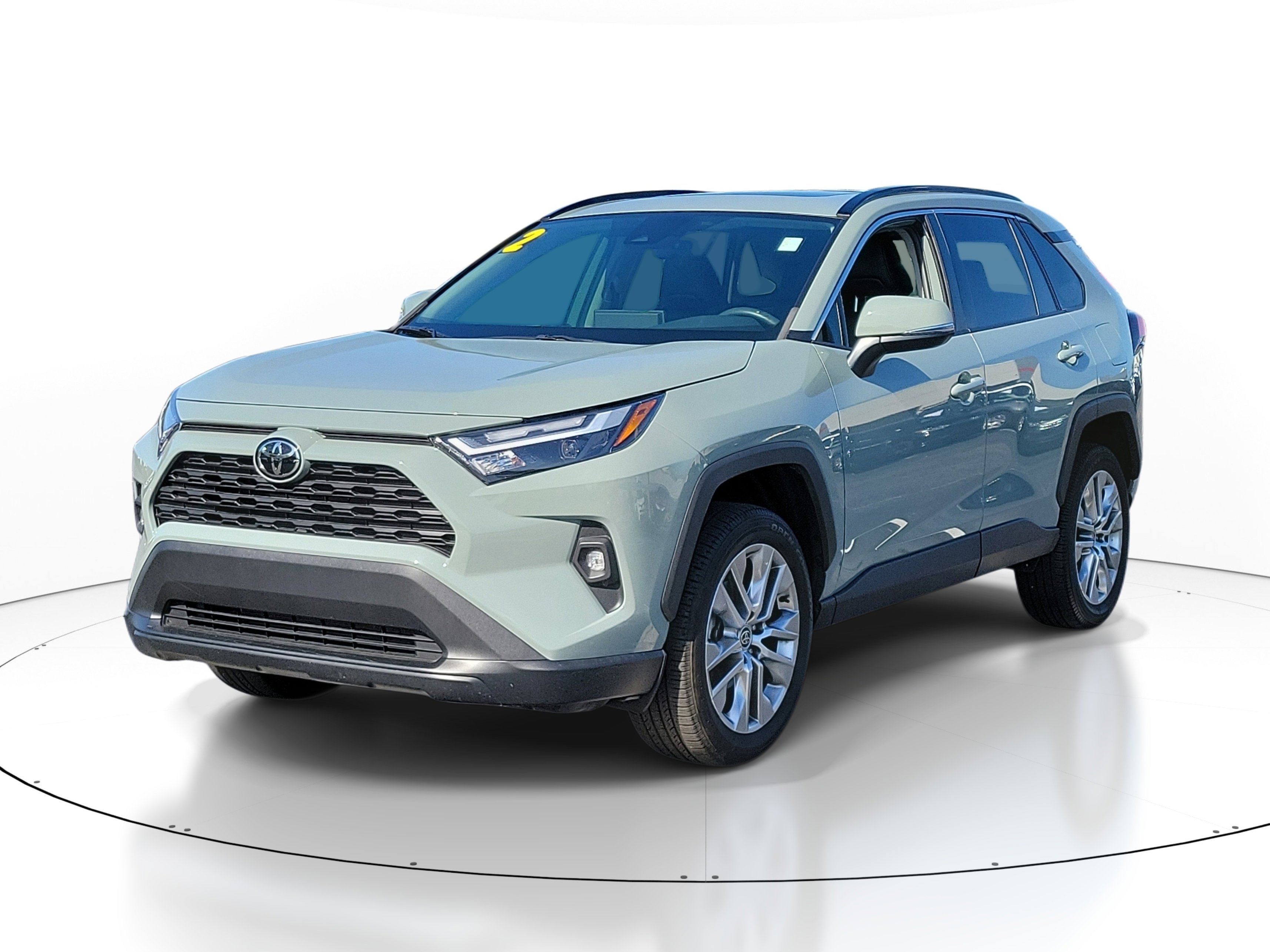 Used 2022 Toyota RAV4 XLE Premium image 3