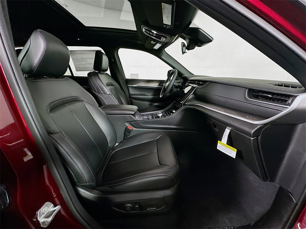 New 2025 Jeep Grand Cherokee Limited image 22