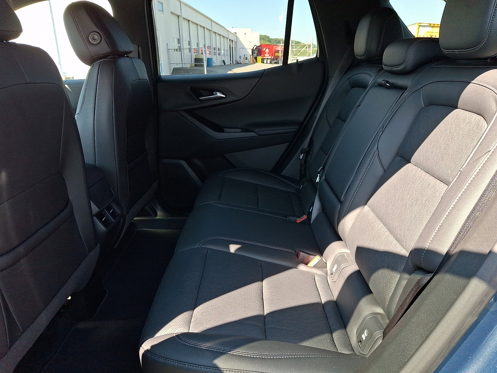 Certified 2025 Chevrolet Equinox LT w/ Convenience Package II AWD/4WD image 10