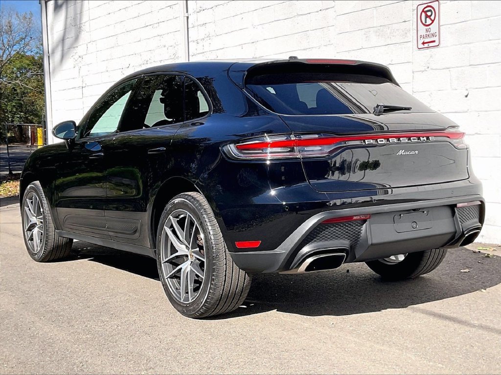 Certified 2023 Porsche Macan AWD/4WD image 3