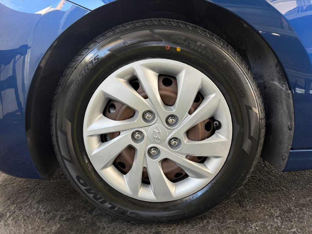 Used 2020 Hyundai Elantra SE FWD image 43