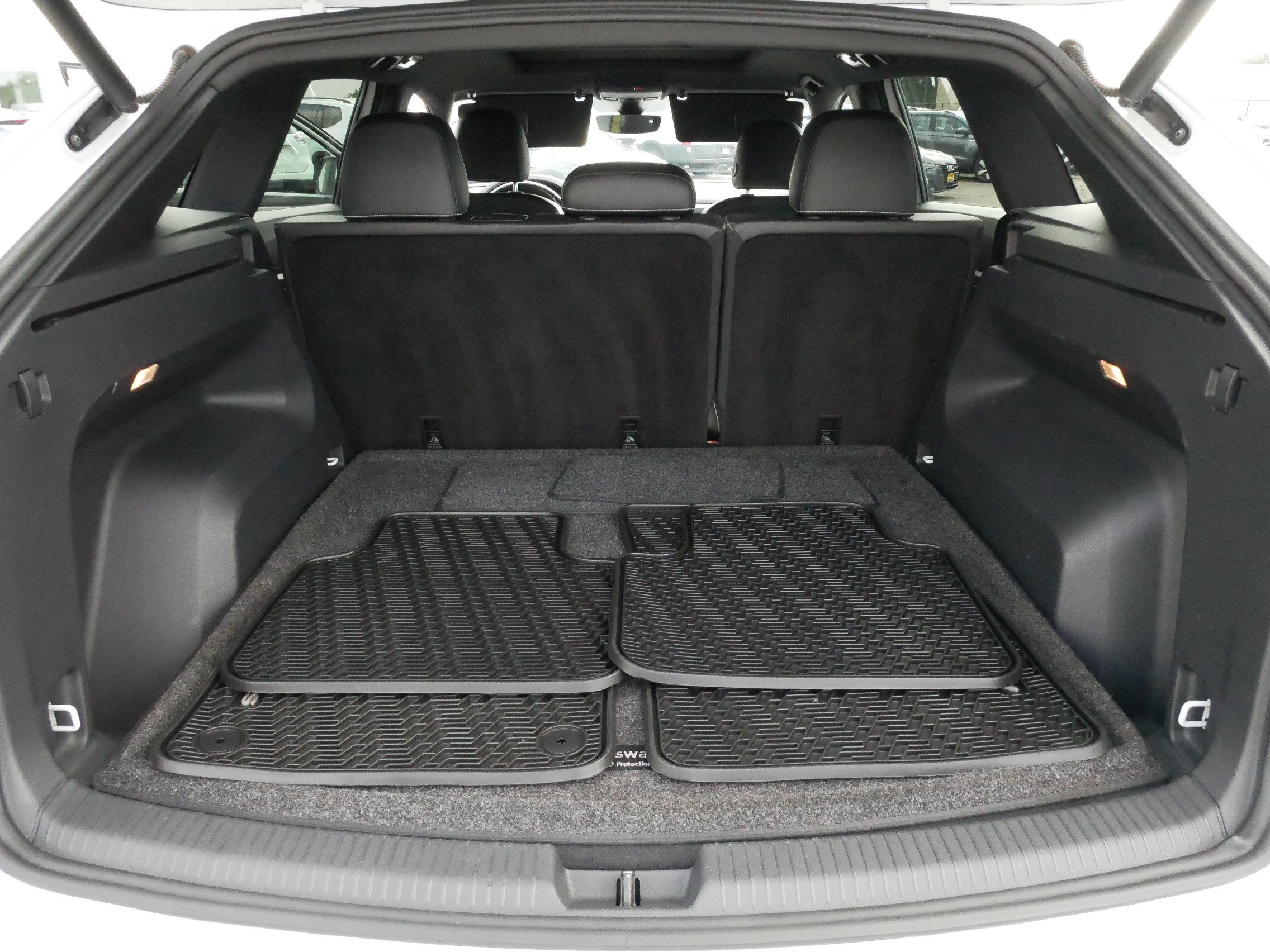Used 2020 Volkswagen Atlas Cross Sport SEL AWD/4WD image 18