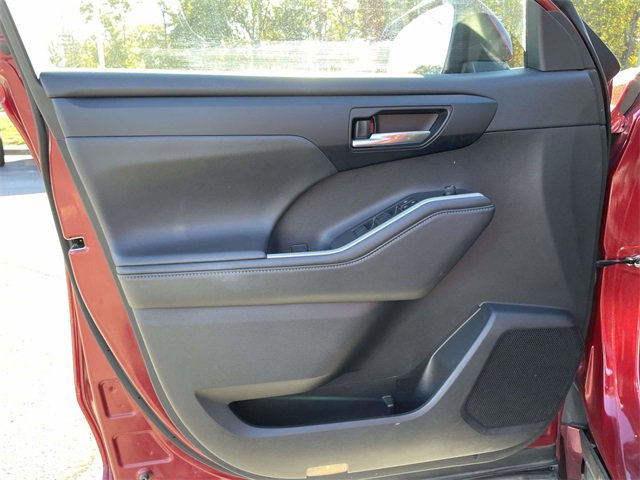 Used 2022 Toyota Highlander XLE image 20