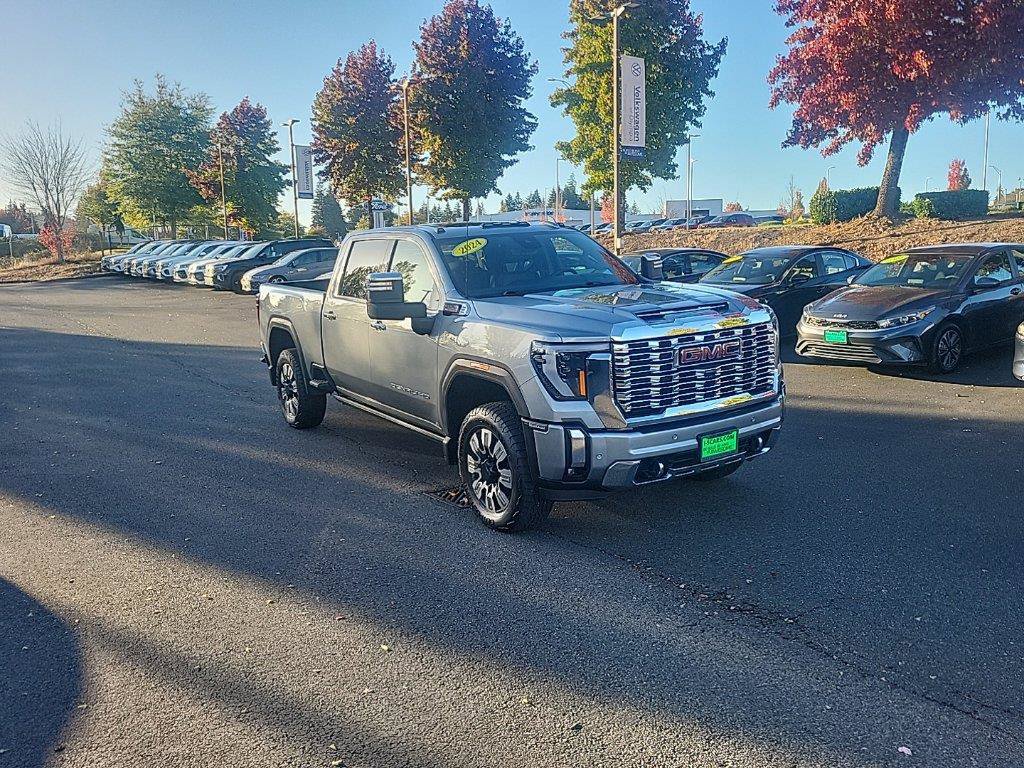 Used 2024 GMC Sierra 3500 Denali w/ Denali Reserve Package AWD/4WD image 4
