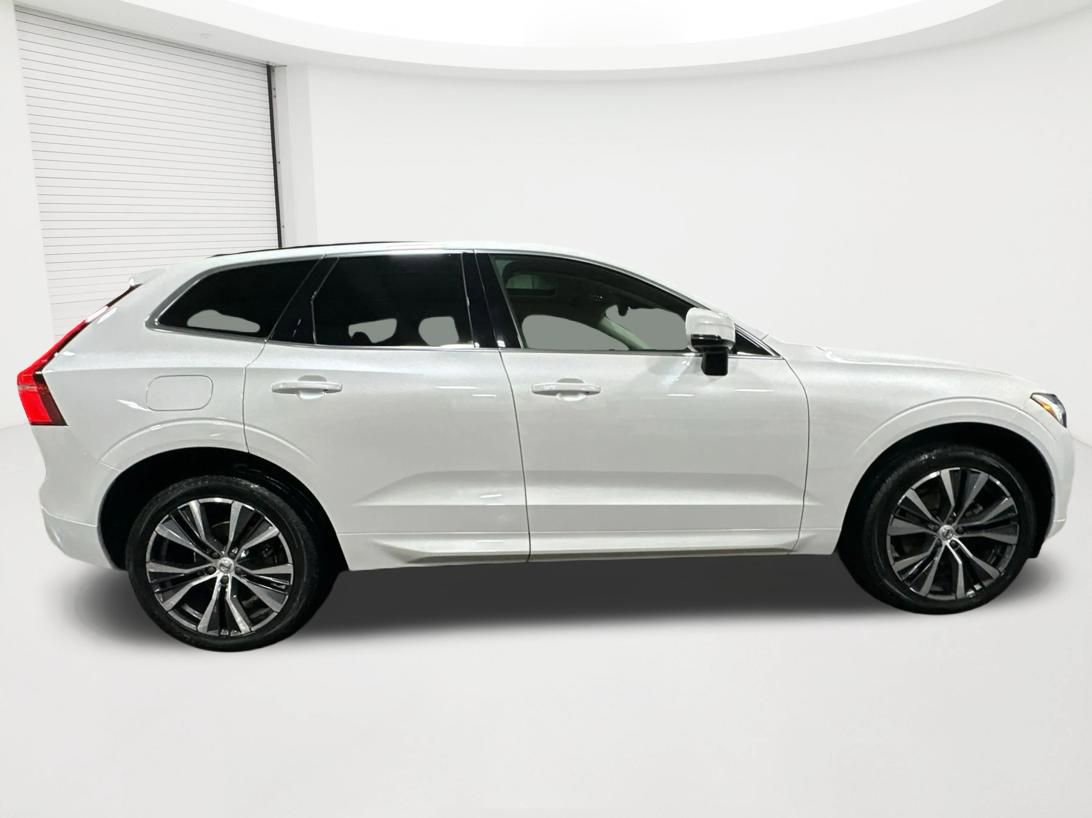 Used 2022 Volvo XC60 B5 Momentum w/ Climate Package image 4