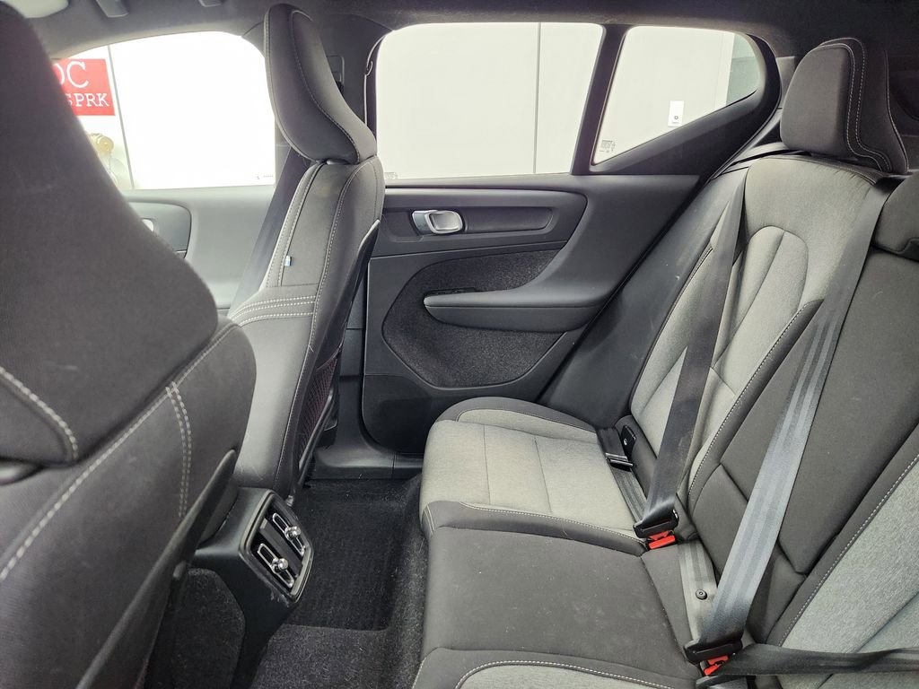 Used 2024 Volvo XC40 B5 Core image 10
