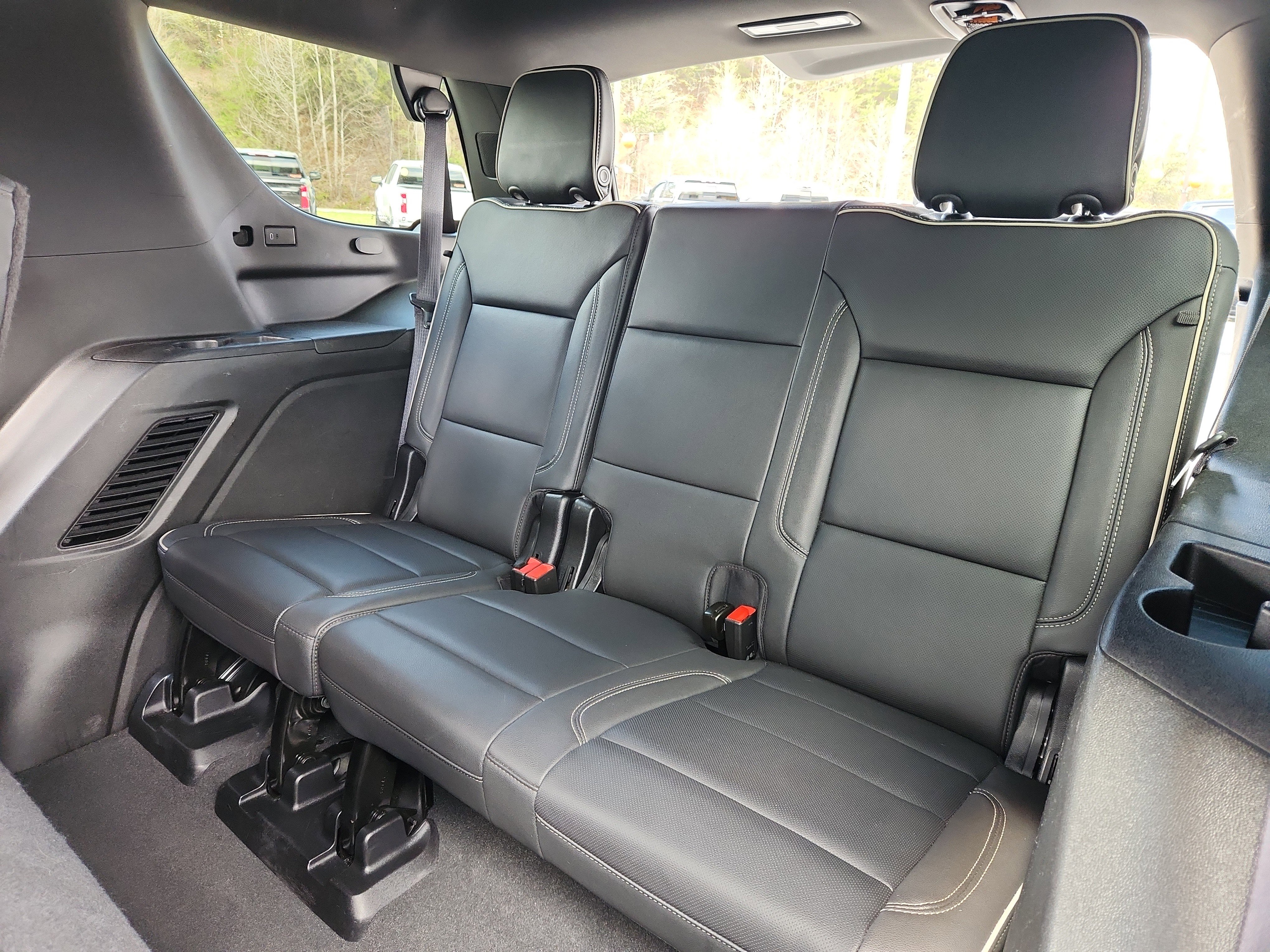 Used 2024 GMC Yukon SLT image 30